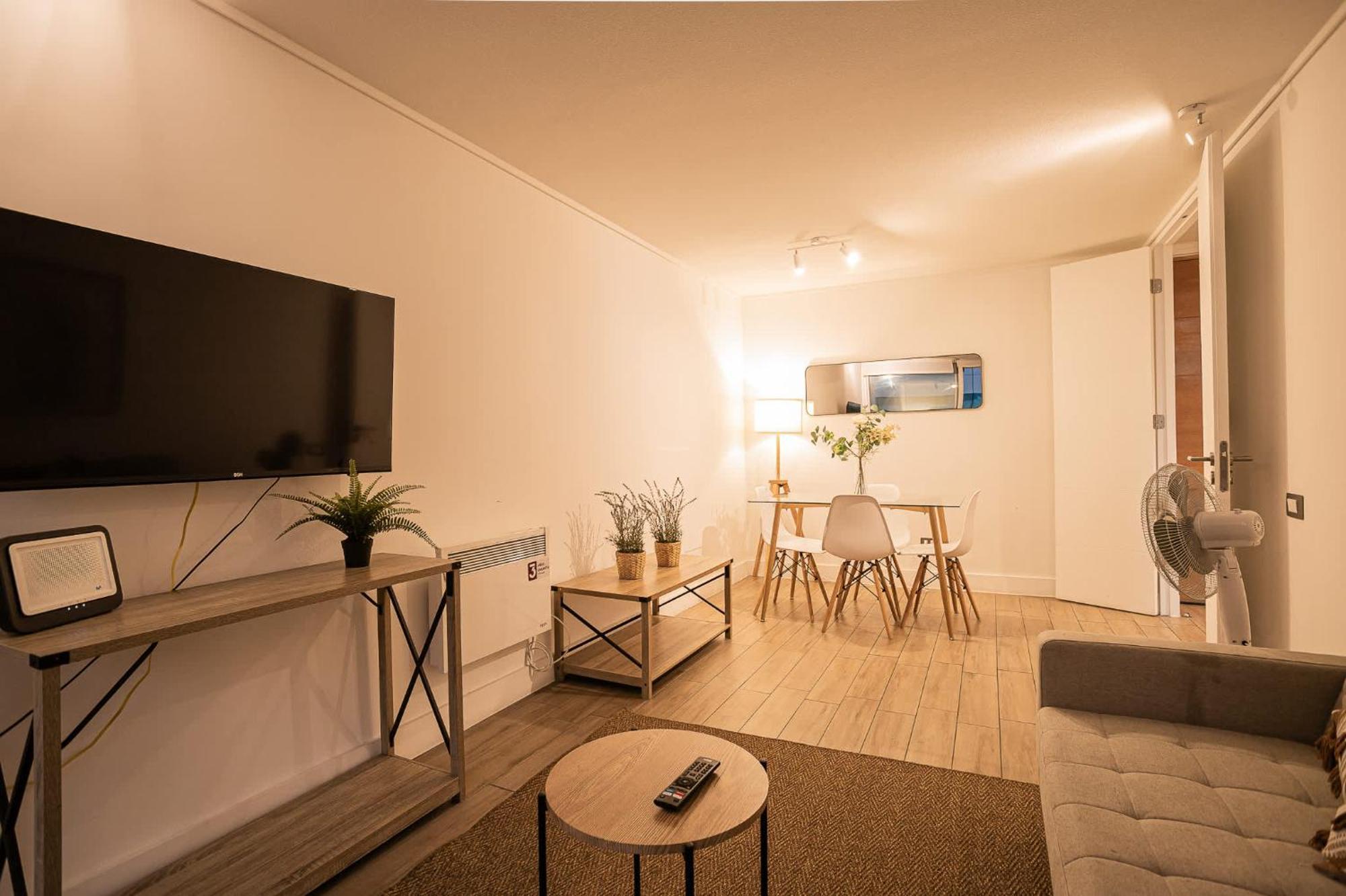 And Cozy Steps Away From Clinica Condes Apartamento *